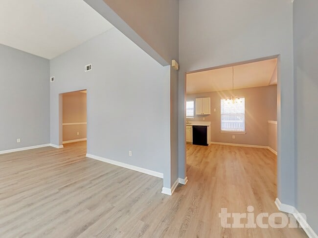 Photo - 1100 Village Oaks