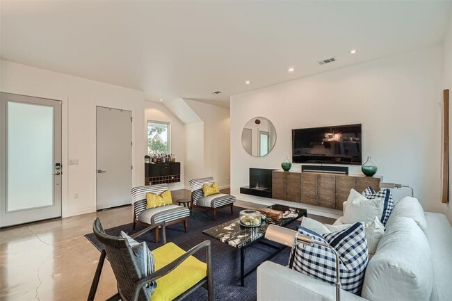 Photo - 705 E Monroe St