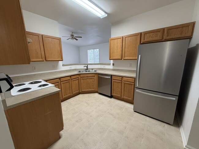 Photo - 7175 Leeside View