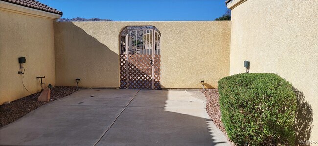 Photo - 652 Holly St