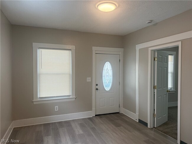 Photo - 8801 Platten Ave Unidad DOWN