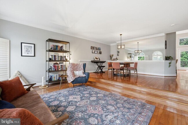 Photo - 6320 Dunman Way
