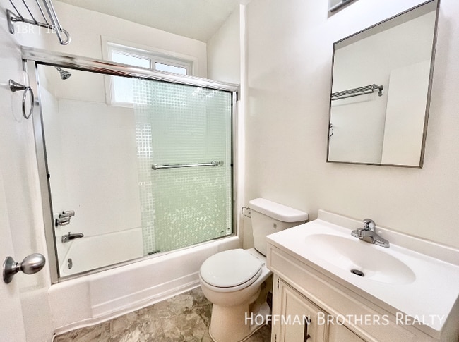 Photo - 1830 N La Brea Ave Unidad 3