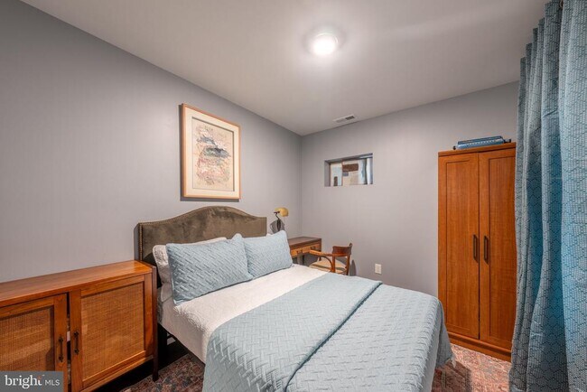 Photo - 2205 Emerald St