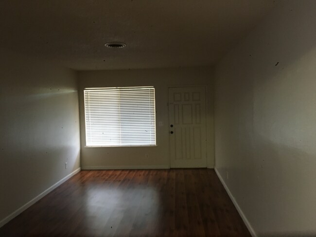 Charming 2-Bedroom Duplex in Cordova Towne West