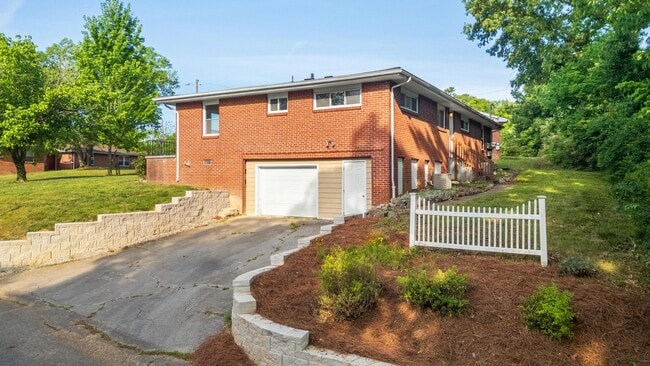 Photo - 301 Wygoda Cir