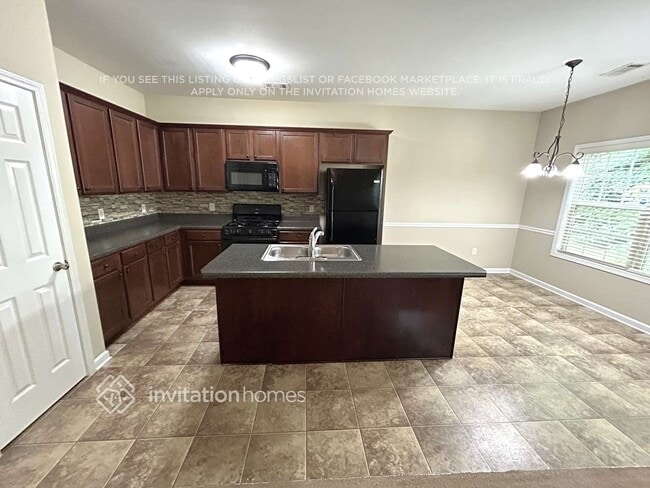 Photo - 2565 Beal St