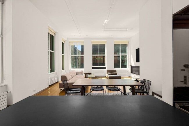 Photo - 127 Spring St Unidad SI ID1035010P