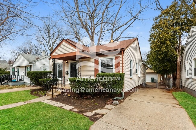 Photo - 1695 Moorhouse St