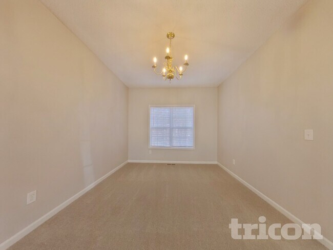 Photo - 5739 Newnan Cir