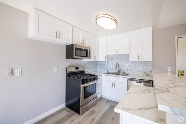 Studio - 440SF - Kitchen