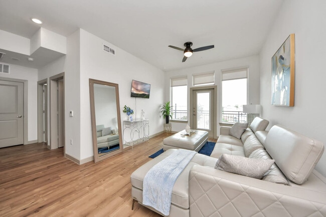 Building Photo - 1111 Shepherd Dr Unit SI FL4-ID1604268P