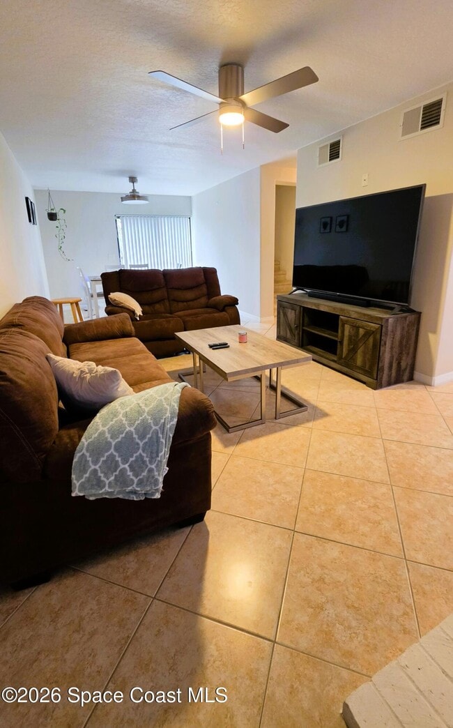 Photo - 612 Cedar Side Cir NE