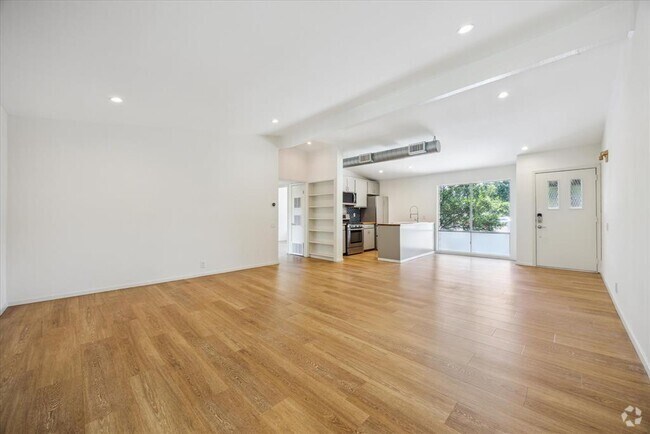 Building Photo - 1304 Mariposa Dr Unit 201 Rental