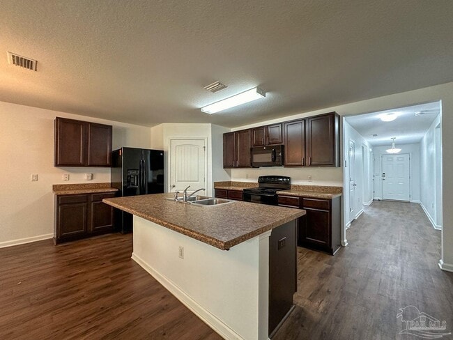 Photo - 2123 Waltham St