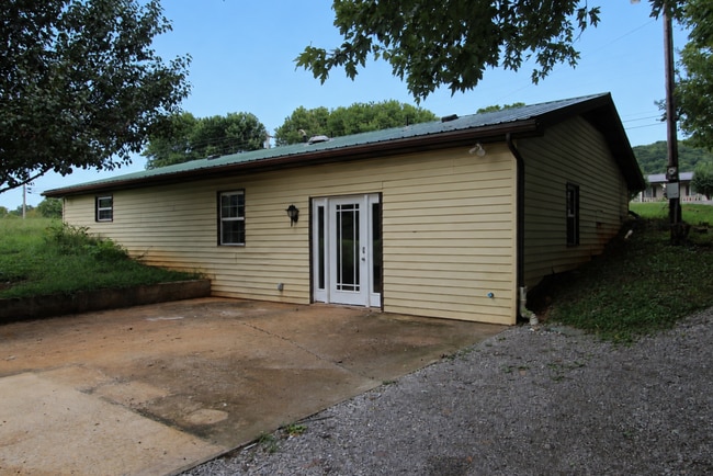 Building Photo - 3990 Seven Springs Rd