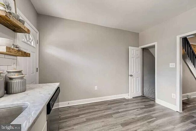 Photo - 315 S Newkirk St