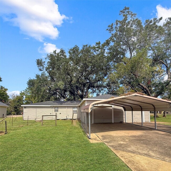819 W Kyle Rd