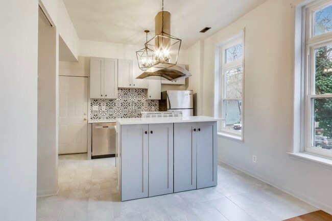 Photo - 600 N May St Unit 2R