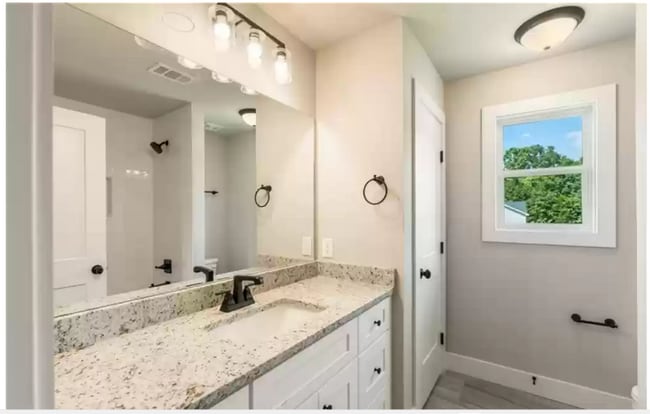 Photo - 9210 Long Hollow Rd