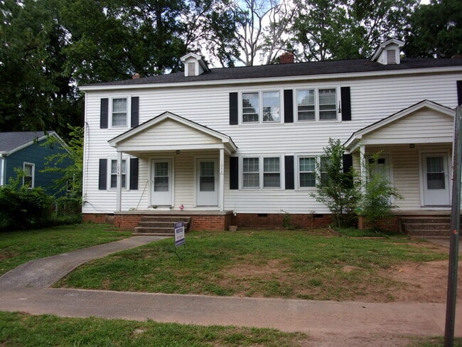 Building Photo - Recently Renovated 2 Bedroom 1 1/2 Bath Townhome - 1 Block from Winthrop