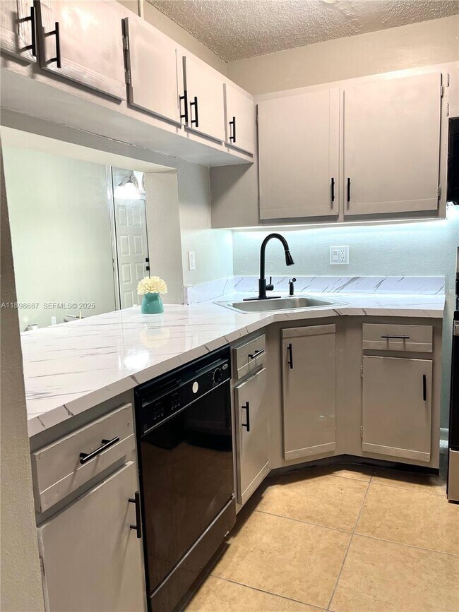 Photo - 8215 Sun Spring Cir Unidad 22