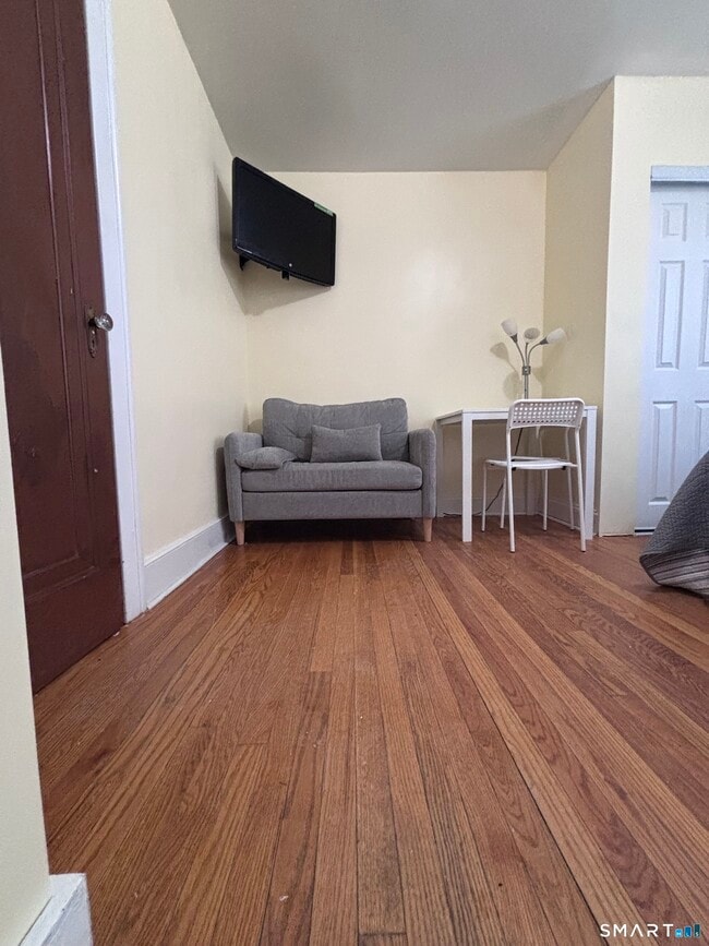 Photo - 324 Curtis St