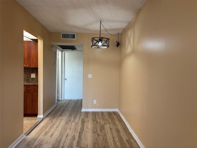 Photo - 1401 SW 135th Terrace Unidad 307H