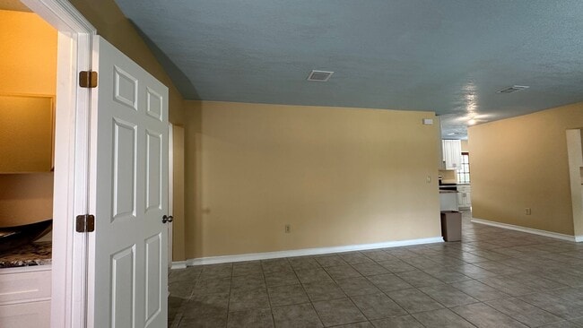 Photo - 261 W Caldwell St