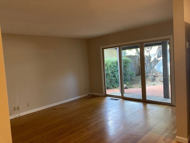 Photo - 1960 Harris Ave Unidad 1