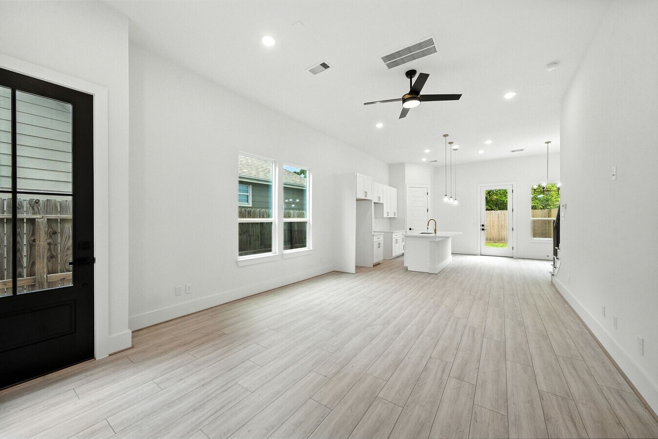 Photo - 7117 England St