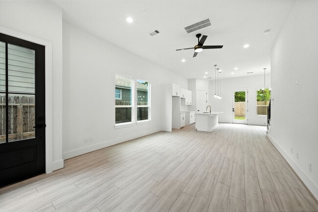 Photo - 7131 Eastwood St