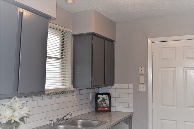 Photo - 15406 Willview Rd