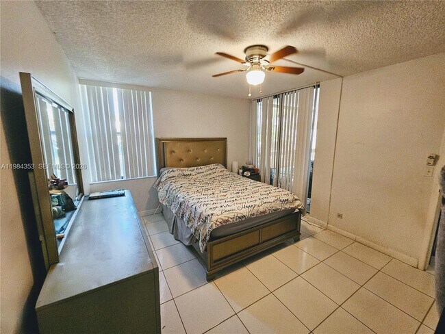 Photo - 8429 Forest Hills Dr Unit 305