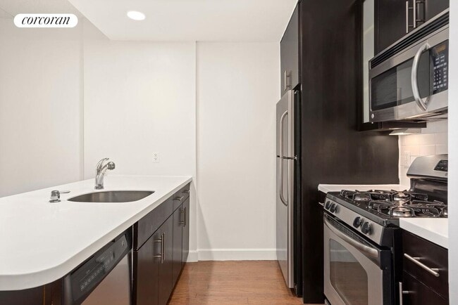 Photo - 41-29 24th St