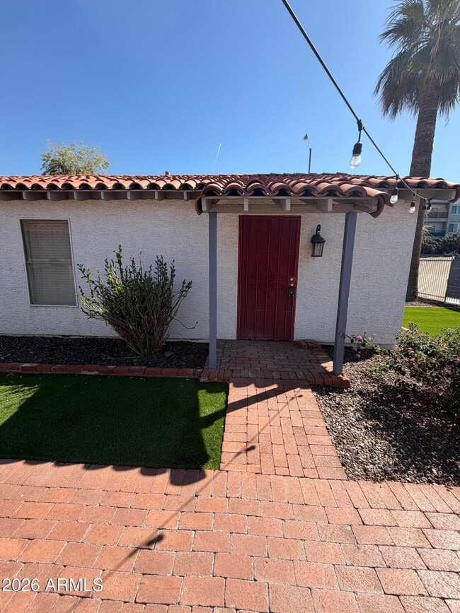 Building Photo - 706 W Taylor St Unit Apt 1