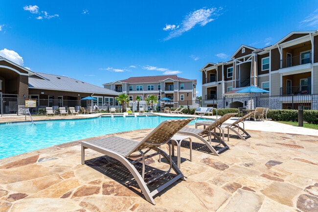 Resort-style Swimming Pool