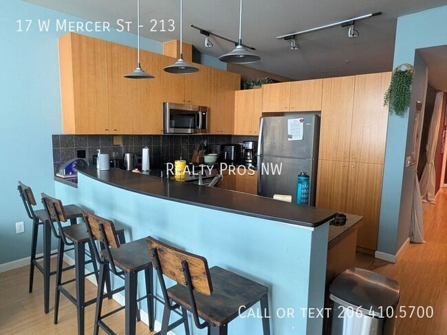 17 W Mercer St