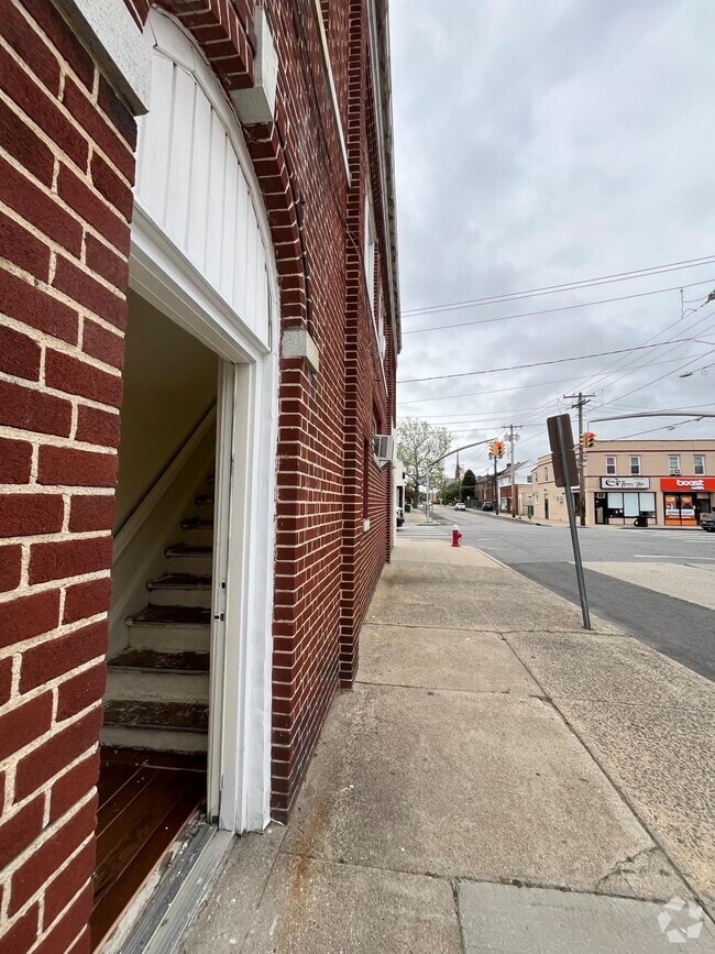 Building Photo - 156 Rockaway Ave Unit D Rental