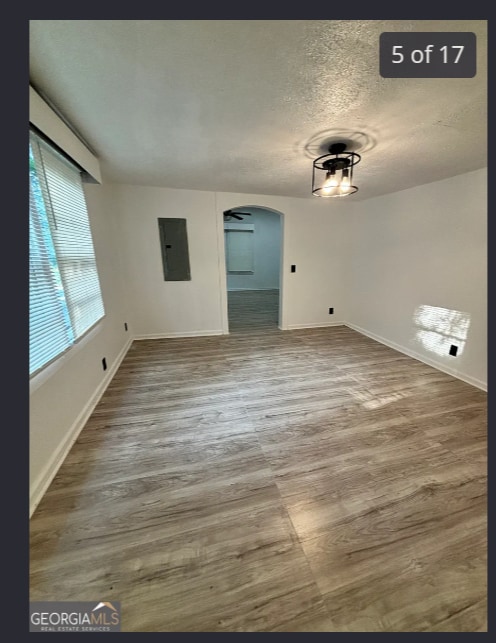 Photo - 836 Grady St S