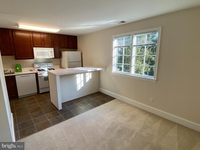 Photo - 7805 Accotink Pl