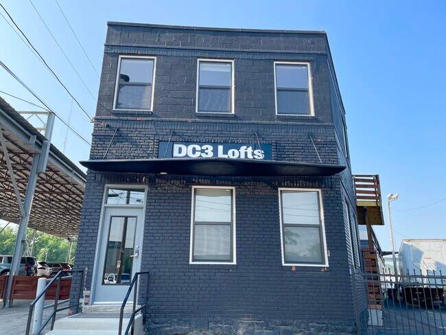 Building Photo - 1211 W 27th St Unit A