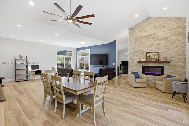 Photo - 1190 Balboa Ct