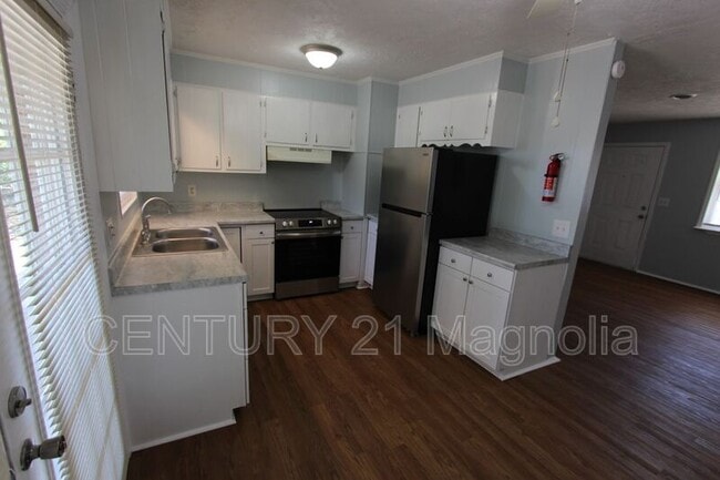 Photo - 2071 Fernwood Cir