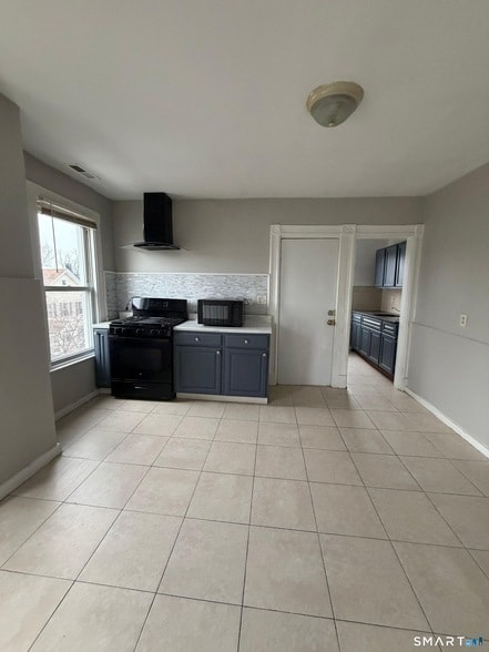 Building Photo - 168 Lloyd St