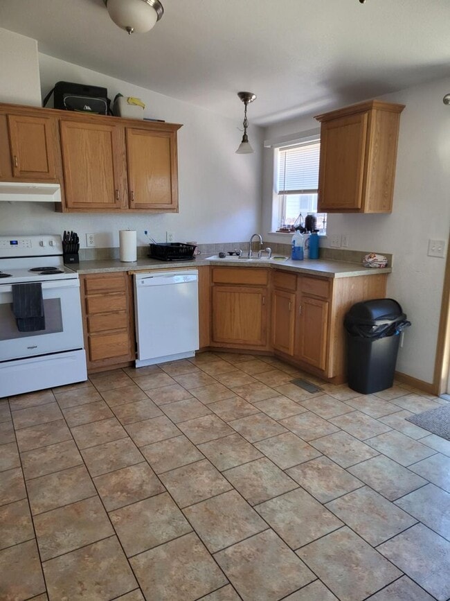 Photo - Look Here! Available 3bd 2ba Home!