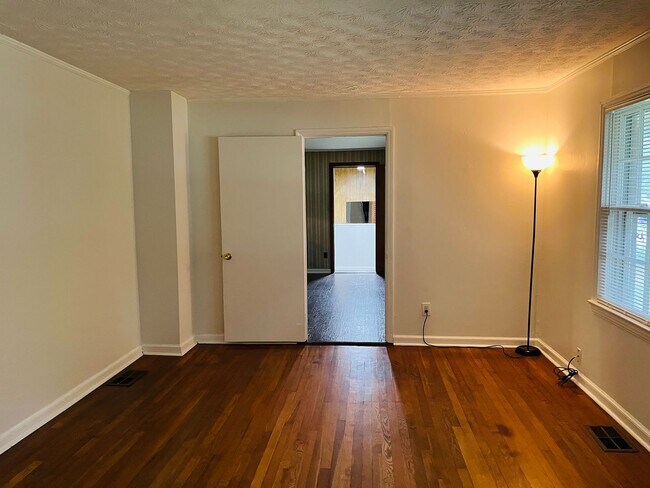 Photo - 3 bedroom, 1.5 all brick ranch with 2 car ...