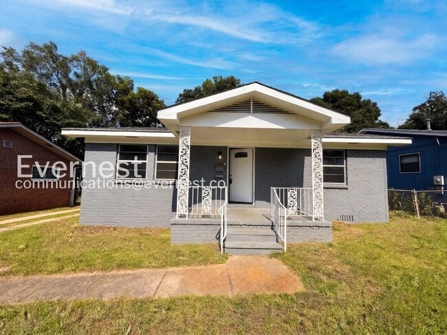 Photo - 3 Bed, 1 Bath Home with Fenced Yard / Vouchers Accepted / Available Now!
