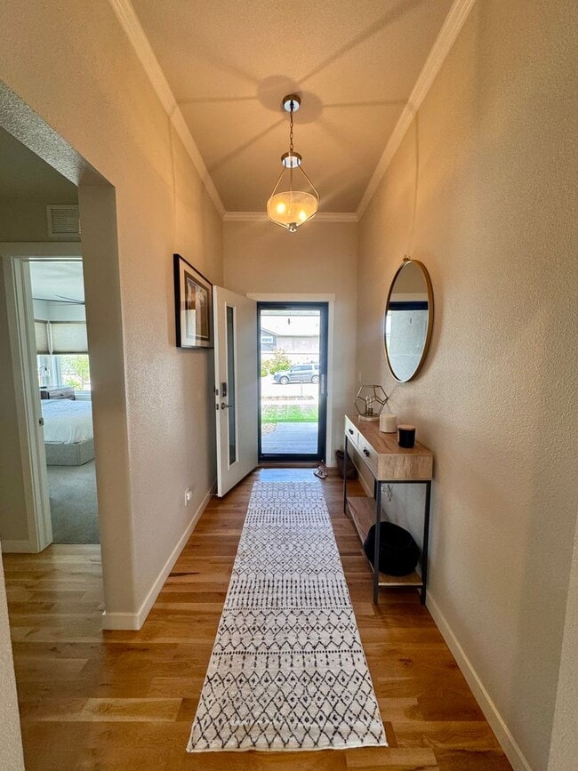 Photo - LUXURY 4 Bedroom home in NORTHGATE with Mountain Views