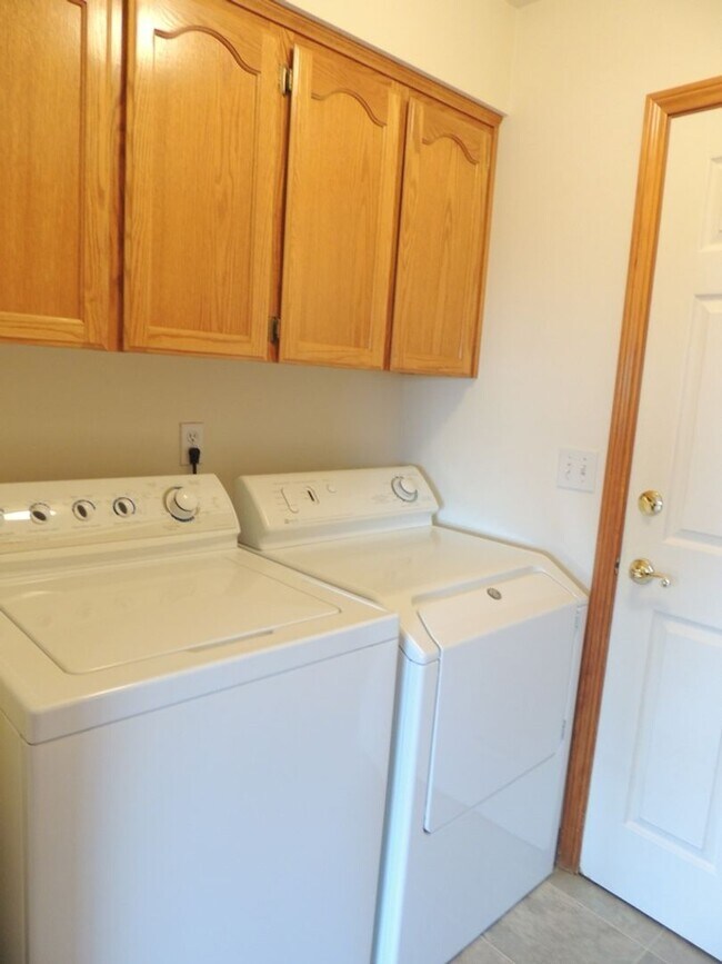 Beautiful Single Level Hilltop Home SW G... Rental House Rental in